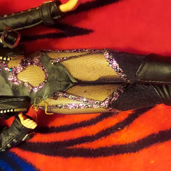 Mattell / Barbie X Icon CHER. So Rock N Roll So Glam! - Picture 4 of 4